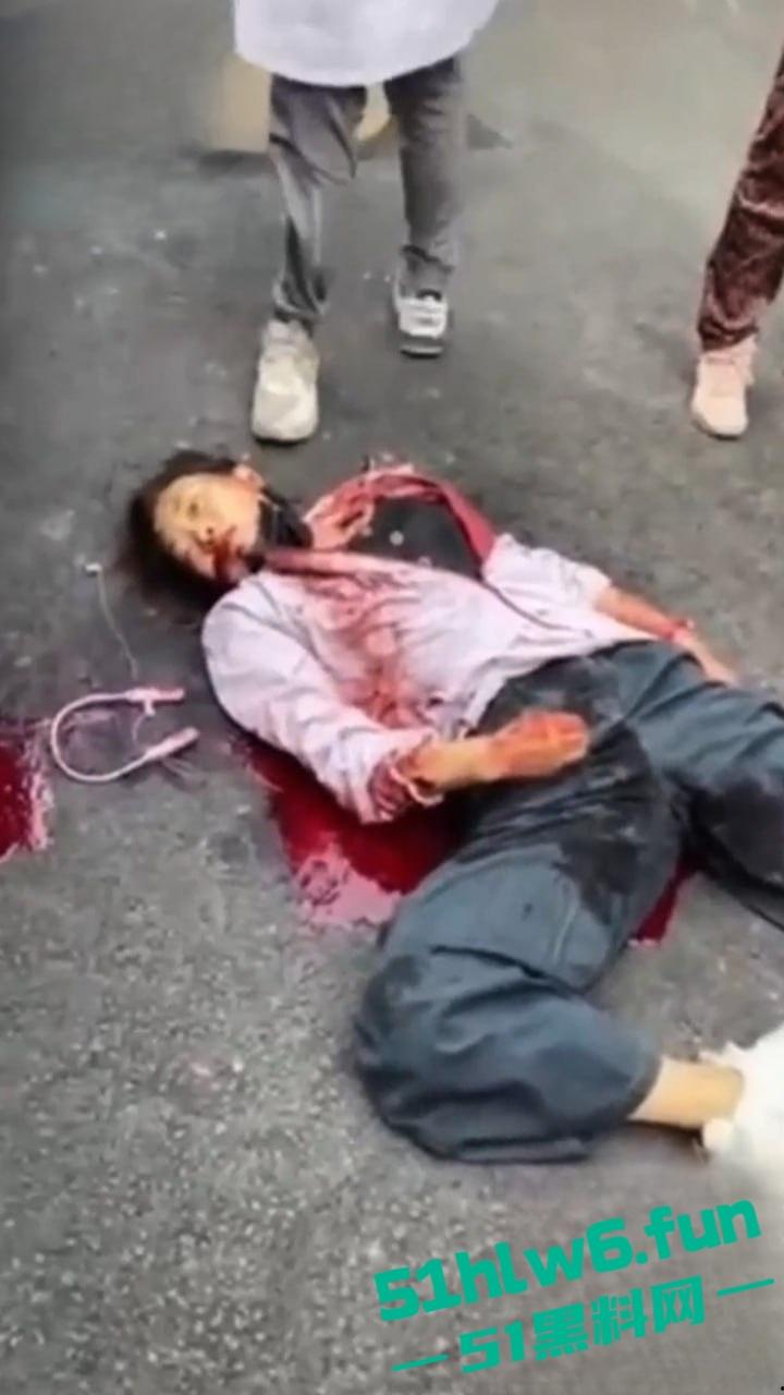 女子出轨被老公刀杀，两位云南夫妻在南京打工想不到已婚妻子竟出轨，遭老公连捅数刀当场身亡。