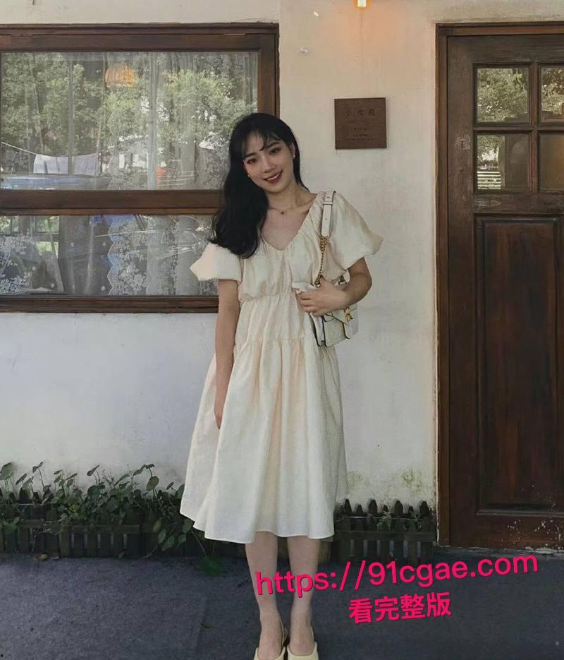 吉林舞蹈学院程念双练功房被学长扯破黑丝狂操 传统体位转后入 抠穴潮喷浪叫不断！