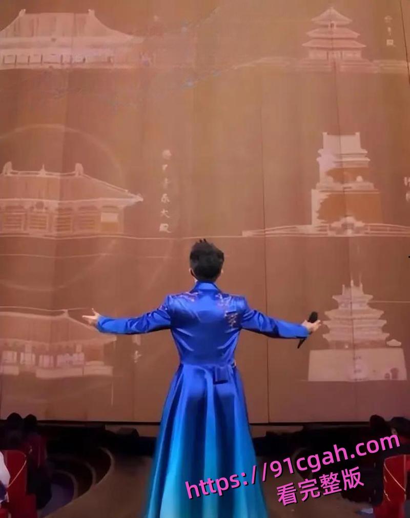 凤凰传奇曾毅彩排照性爱姿势手表登热搜 自曝曾殴打女工作人员点燃舆论火焰！