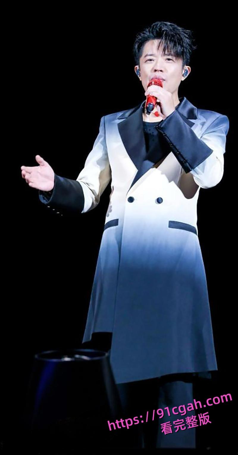 凤凰传奇曾毅彩排照性爱姿势手表登热搜 自曝曾殴打女工作人员点燃舆论火焰!-7