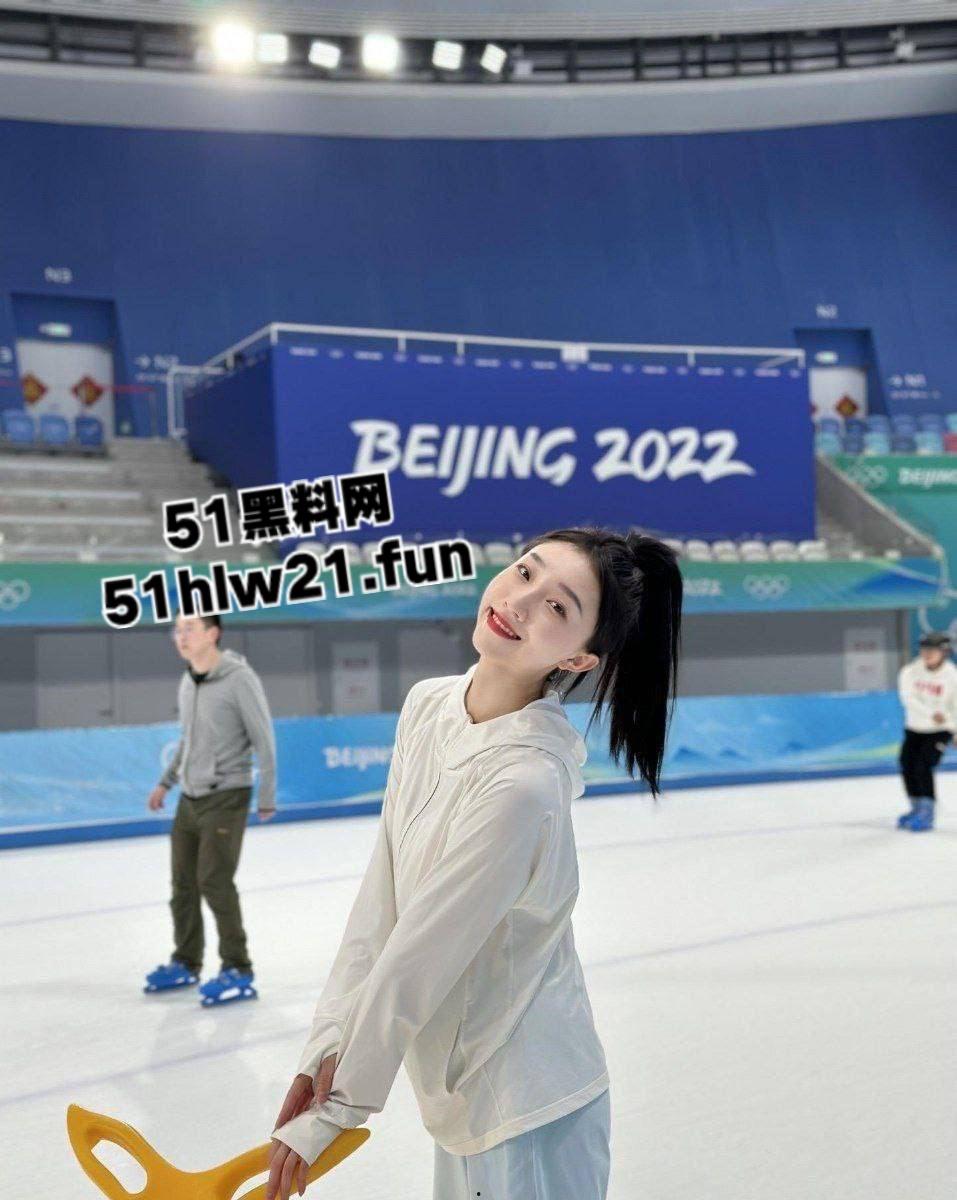 北京邮电大学【曾媛】绝美颜值校花女神，表面清纯私下竟如此反差爱舔蛋蛋，口交技术超一流。