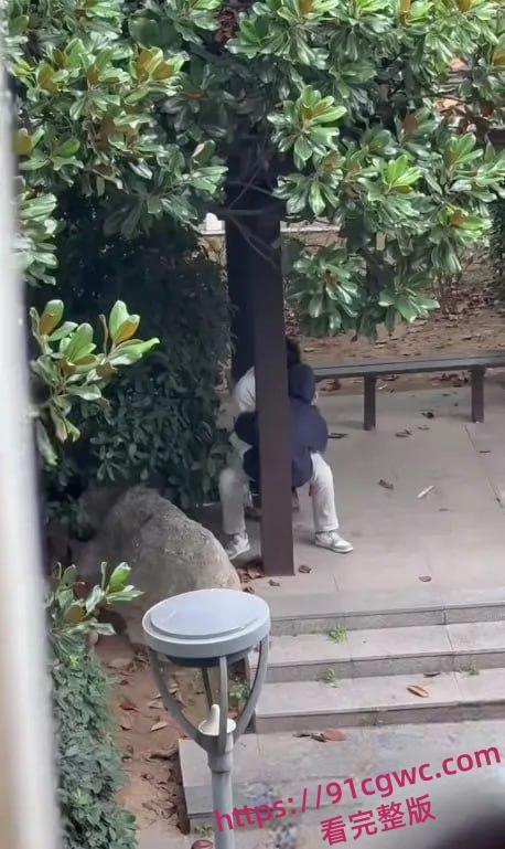徐州技师学院凉亭又火了！情侣在凉亭野战被同学偷拍流出 学弟学妹纷纷前往打卡