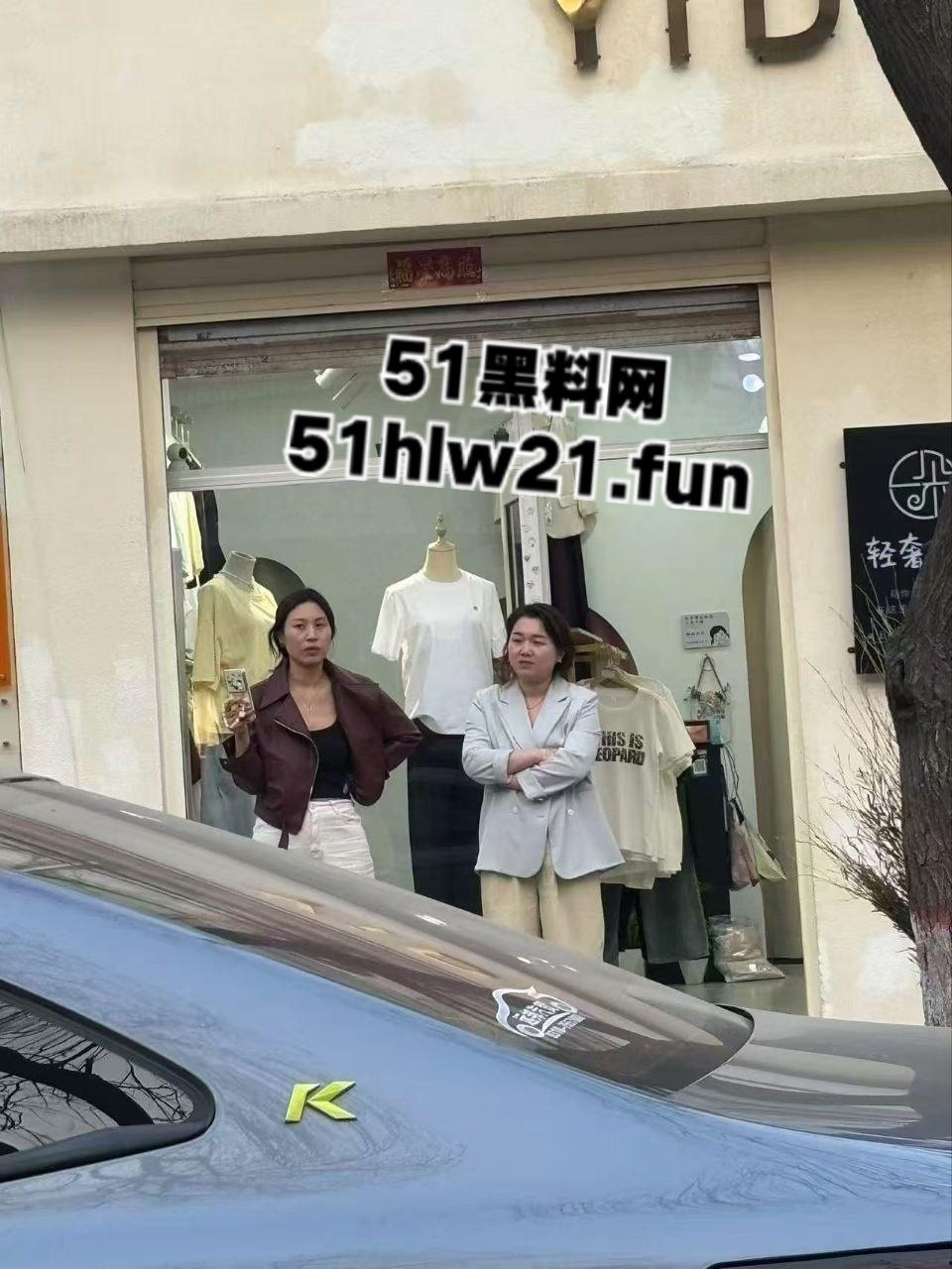 当兵16年后回家先放倒爹妈，河北鸡泽男子为跟小三淫混暴打自己亲生父母，警察面前还放不下拳头。