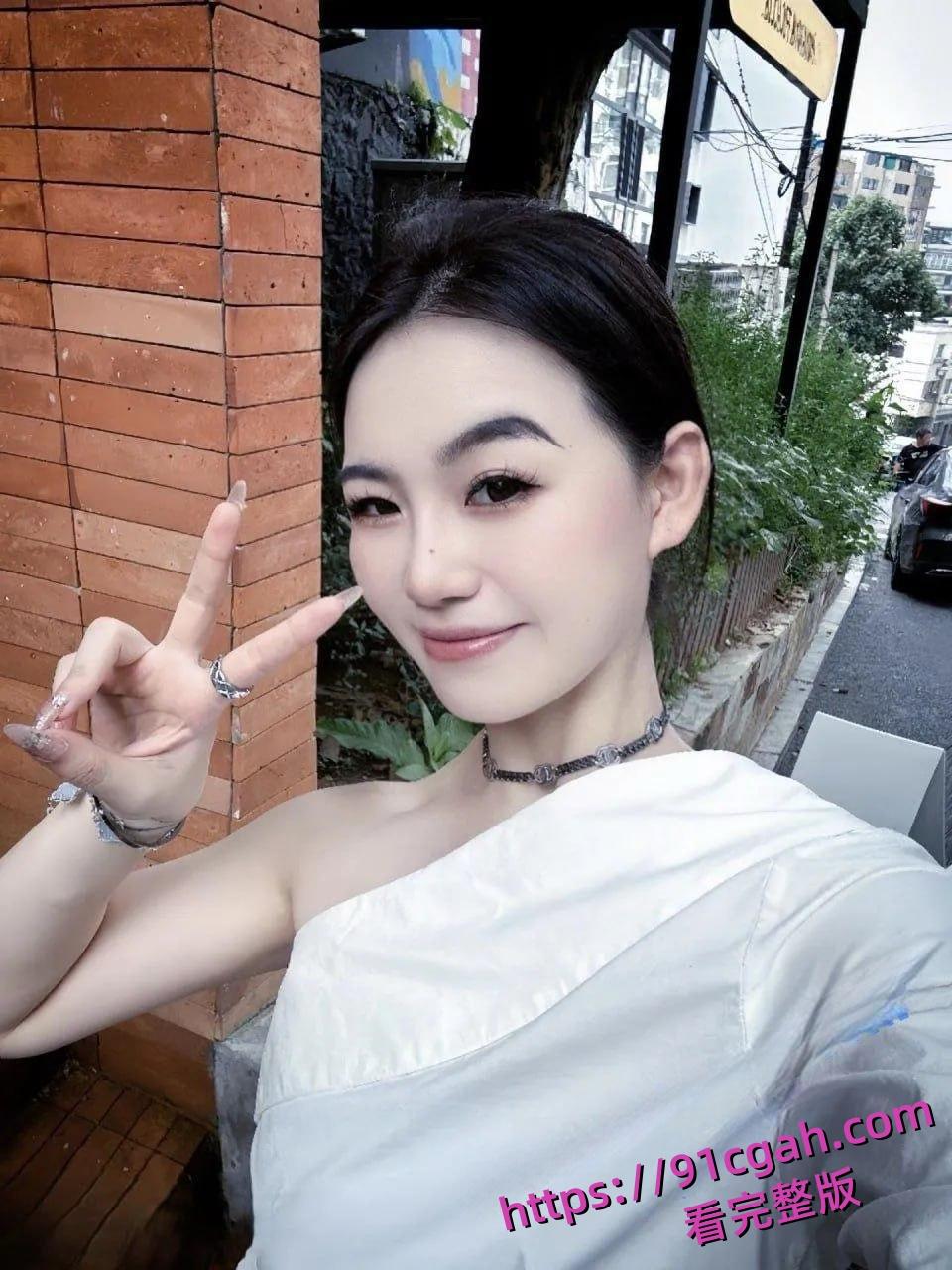 极品巨乳御姐尤物调教成母狗口交毒龙舔脚简直就是资本的玩具