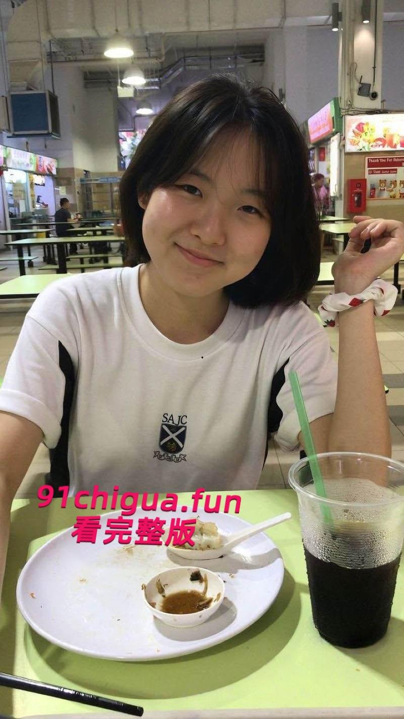 新加坡反差婊【静妍】分手后遭前男友曝光，颈戴项圈全裸出镜，揉奶自慰完美暴露风骚本性！