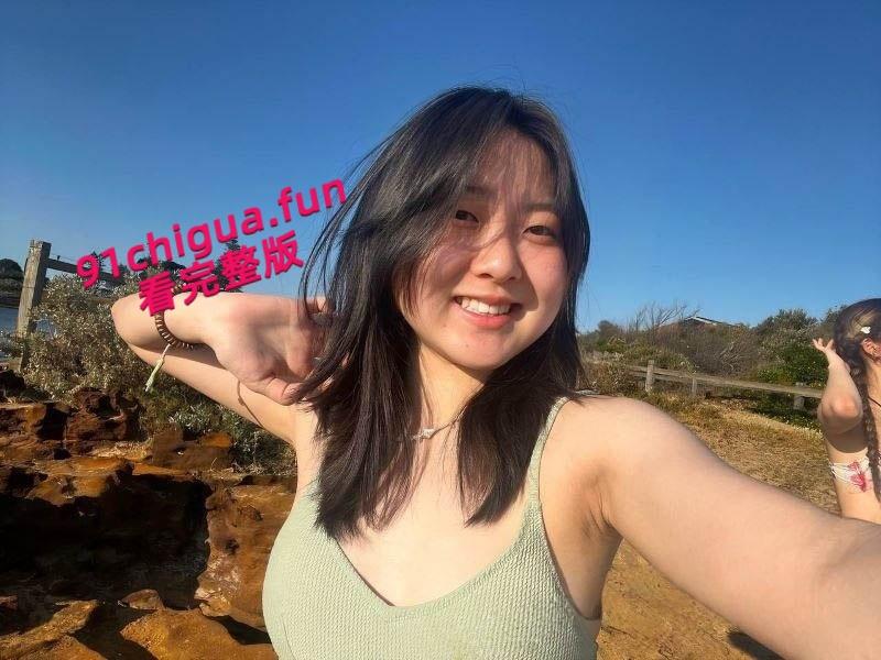 新加坡反差婊【静妍】分手后遭前男友曝光，颈戴项圈全裸出镜，揉奶自慰完美暴露风骚本性！