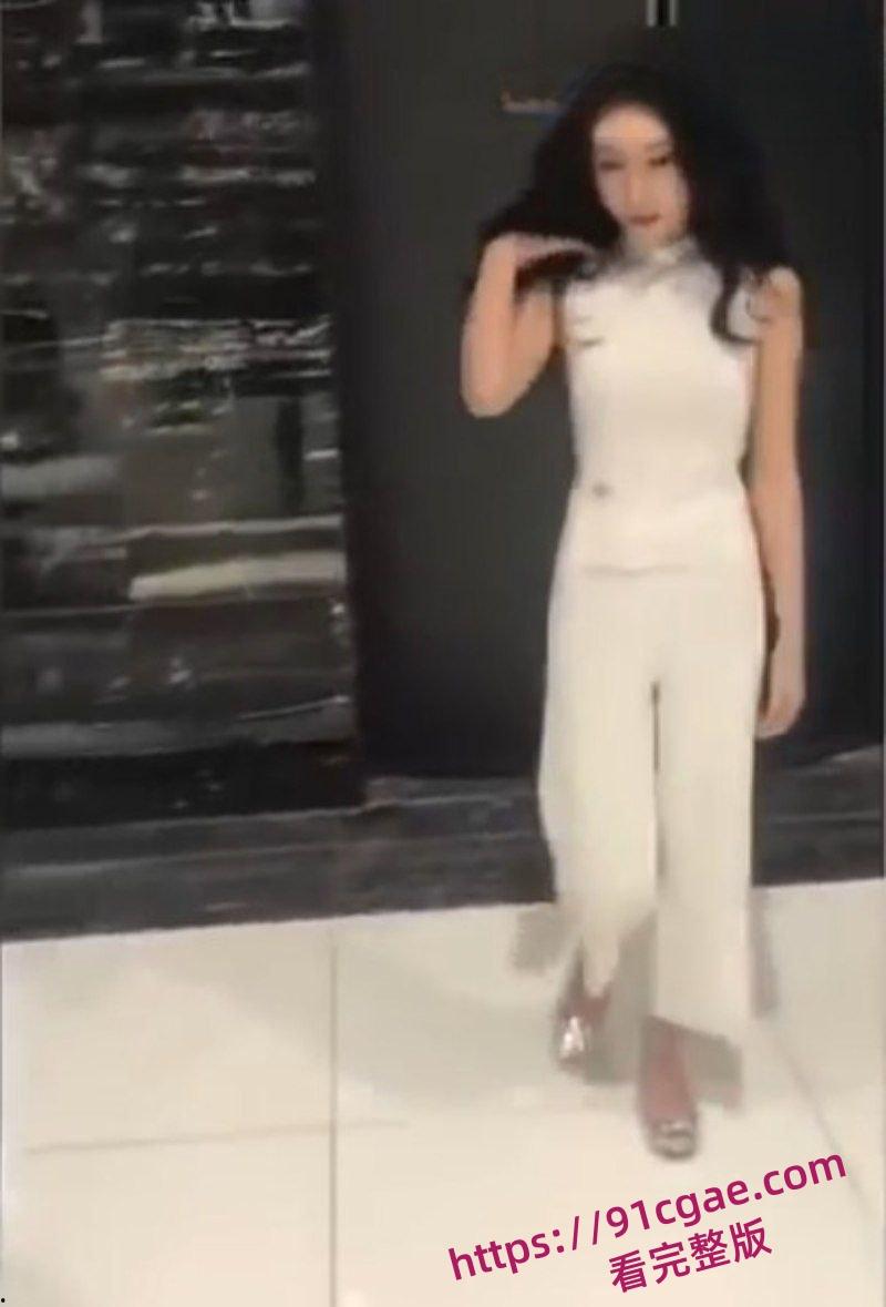 销售人员欣杨北京车展被富二代塞跳蛋大胆调教 人前跳蛋狂震喷水