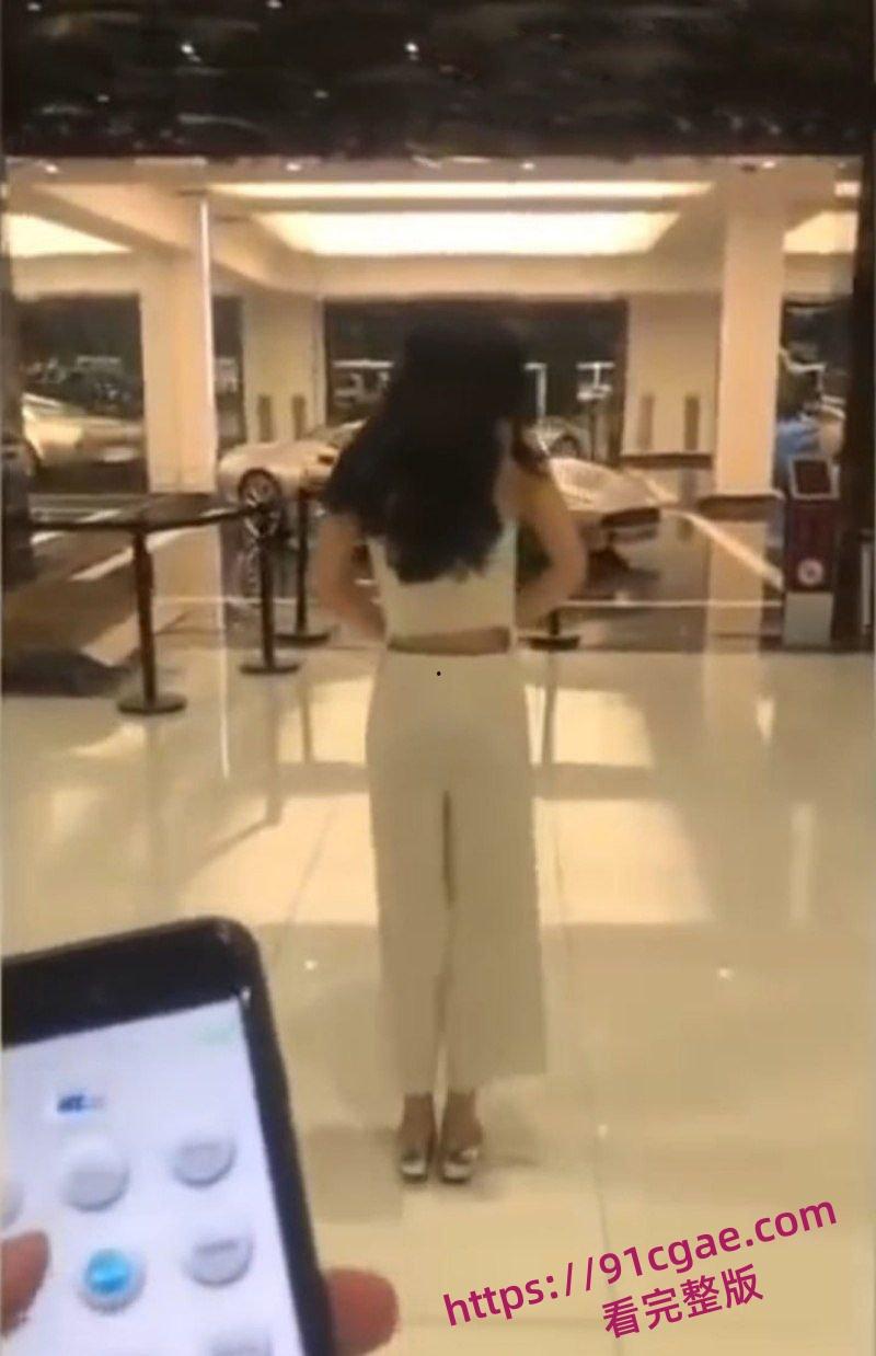 销售人员欣杨北京车展被富二代塞跳蛋大胆调教 人前跳蛋狂震喷水