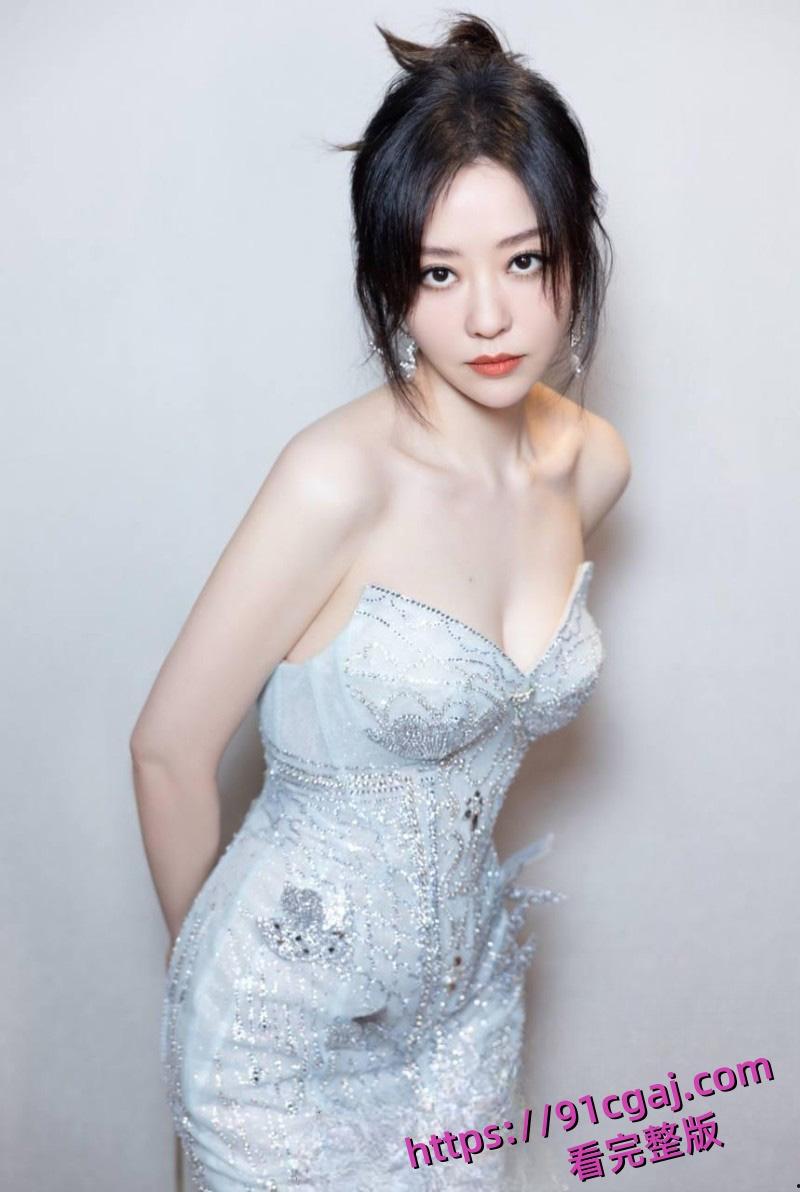 绝美歌后张靓颖九万字妆造爆火 早期曾“逼婚”比其大19岁的渣男 还为其打乳钉！