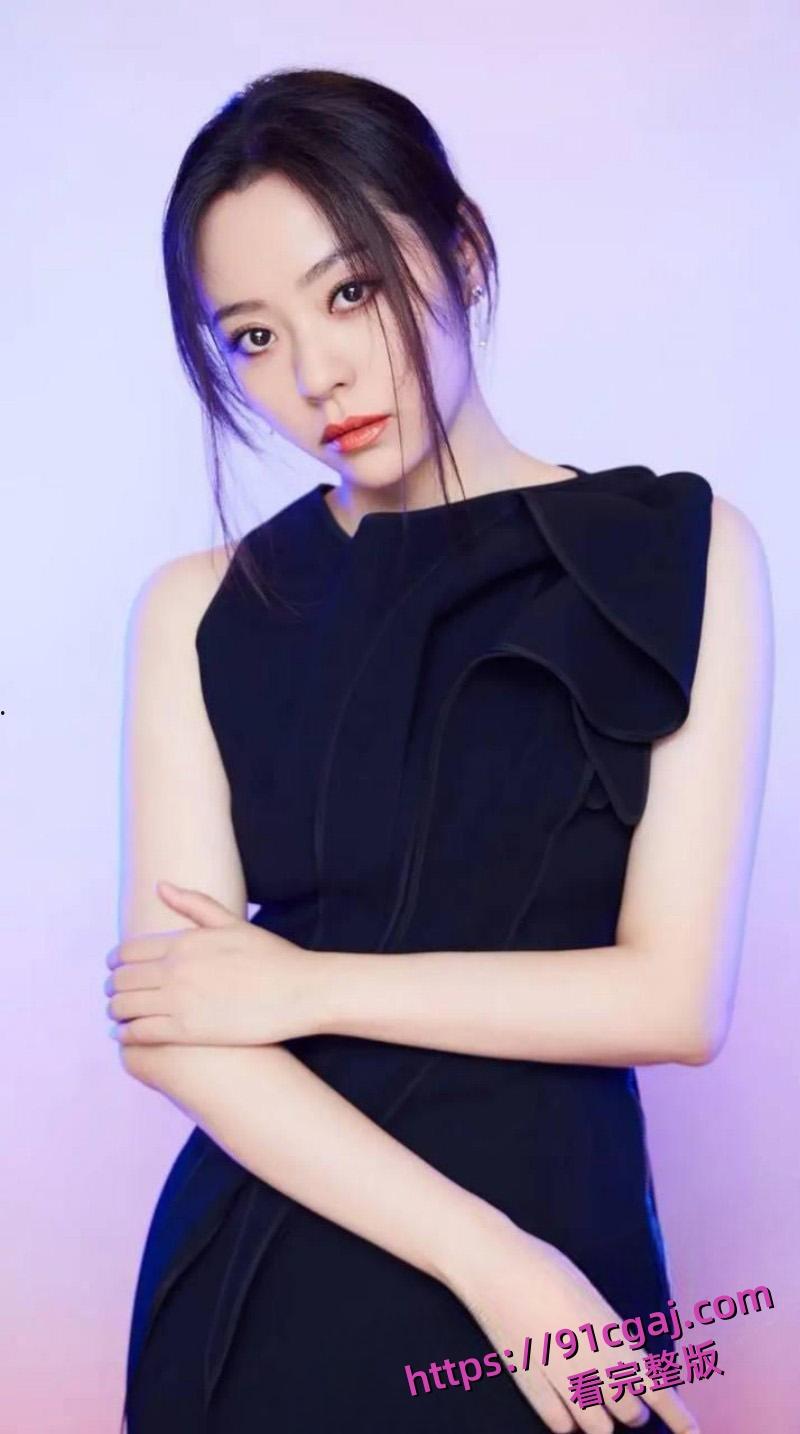 绝美歌后张靓颖九万字妆造爆火 早期曾“逼婚”比其大19岁的渣男 还为其打乳钉！