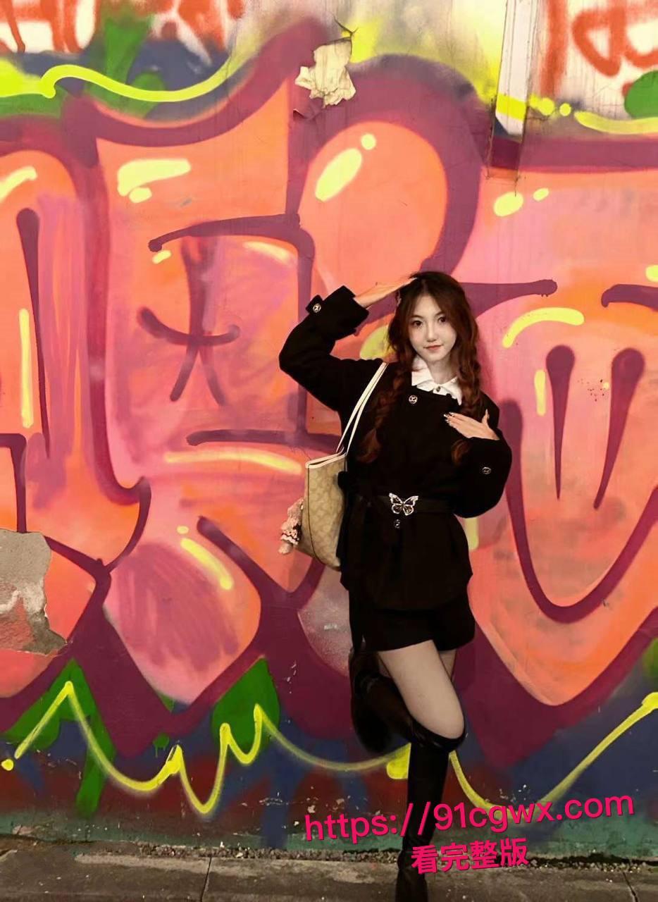 真实约炮！约了个漂亮又风骚的眼镜学生妹，极品炮架身材在床上真是让我爽翻天！