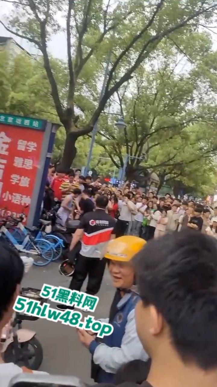 湖南纯爱小伙应声倒地!小伙为爱奔赴湖南打工,为爱工资全款上交却被女友戴绿帽。-4