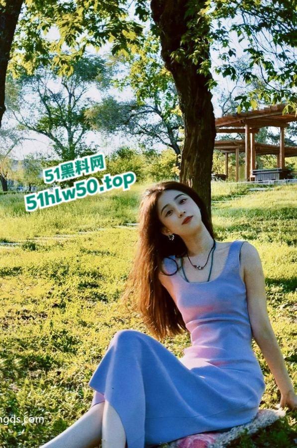 西安音乐学院大三女神【陈蓉】私约前任被现任发现，直接将母狗的同居私录视频曝光。