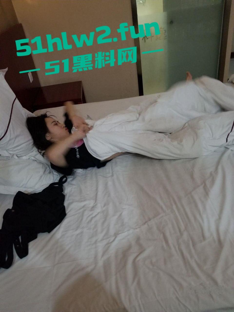 微博00后美女【裸耳少女】被证实曝光约炮视频遭到全网疯传，金主靠实力拍摄金典视频。