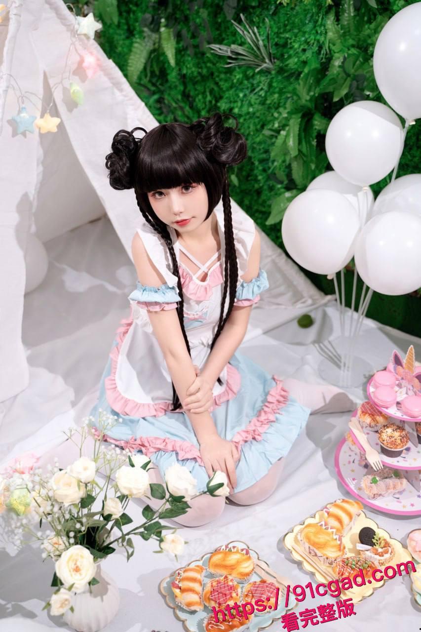 爆机少女喵小吉化身清纯野餐少女