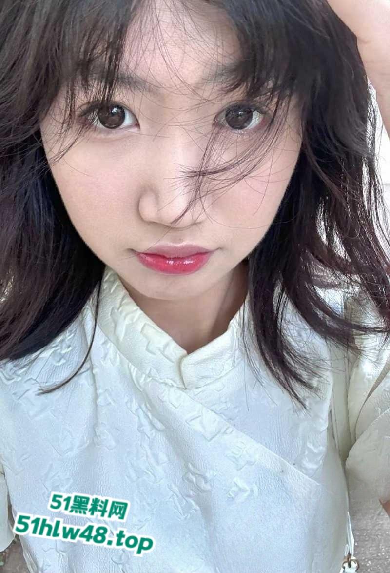 广东艺术学院【李玉婷】清纯嫩妹女神，男友视频玩嗨彻底放飞自我，全裸上阵骚话不停。