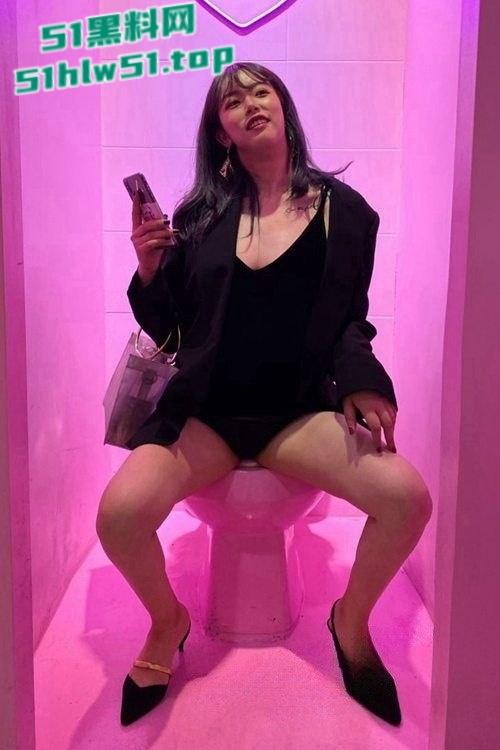 高学历上海外国语大学，巨乳御姐反差婊【向丽莉】表情超管理丰富，男友性爱视频泄密流出。