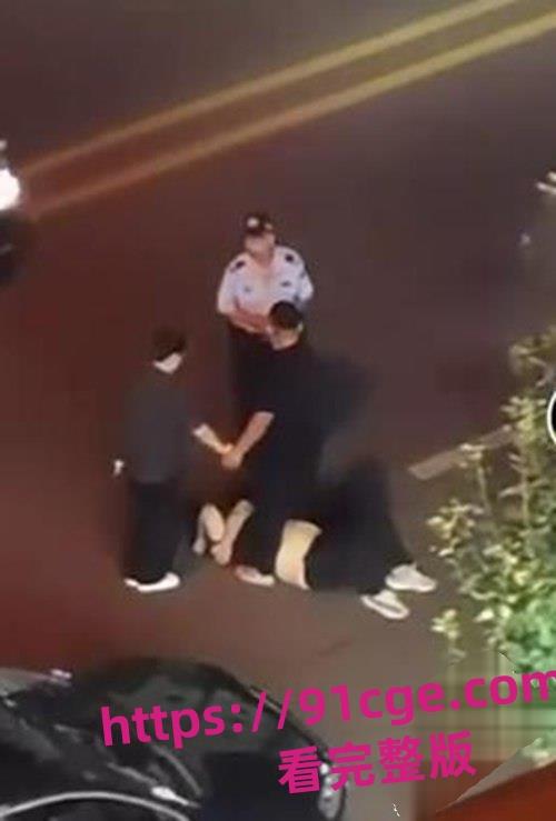 新疆乌鲁木齐市西北路清真寺附近发生了一起令人震惊的暴力事件。-4