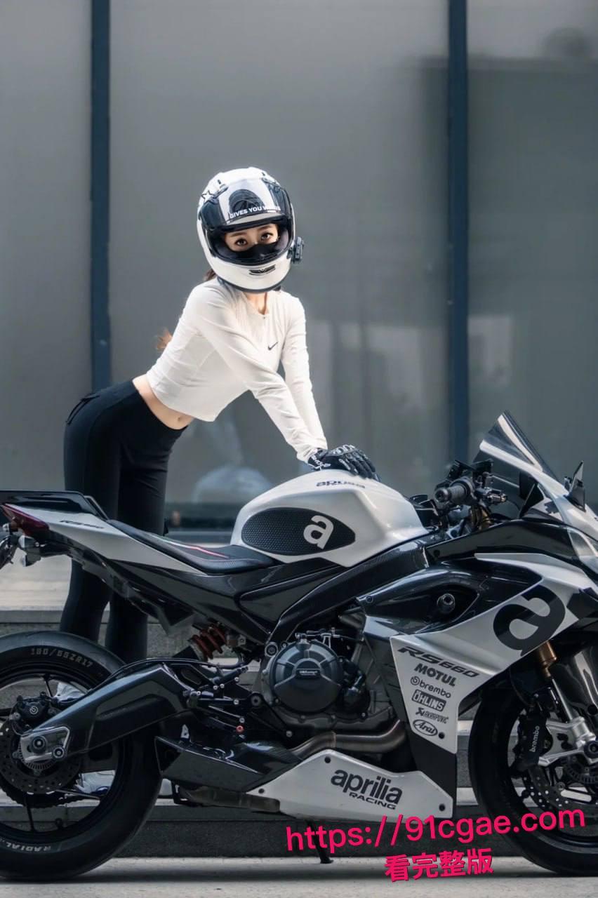 街头激情上演摩托便当大战 女子反坐飙车臀部猛顶男骑士鸡巴 全过程偷拍视频疯传