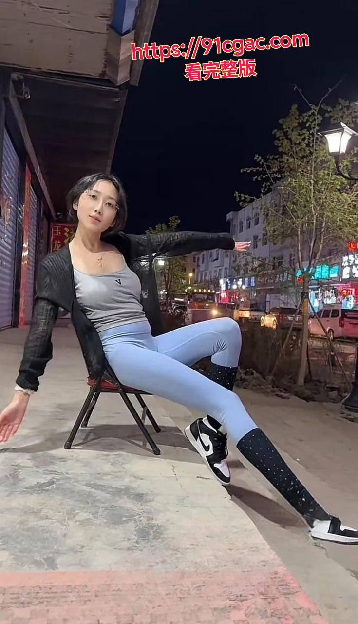 十个眼镜九个骚！抖音网红温柔馨馨，私信一约就出，大哥还不忘录像给兄弟们看！