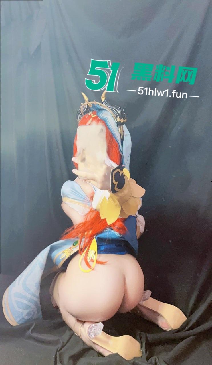 推特博主【沐沐酱】cos服自慰福利视频流出，超骚嫩妹极限掰穴大尺度展示粉嫩阴道！