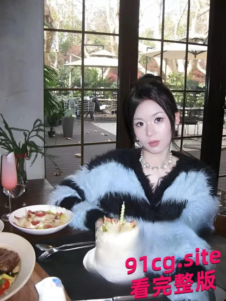 01年高颜值模特蒯欣欣不雅视频泄露，清纯外表藏惊人反差