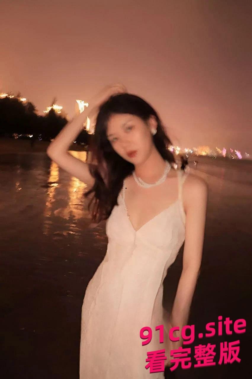 01年高颜值模特蒯欣欣不雅视频泄露，清纯外表藏惊人反差