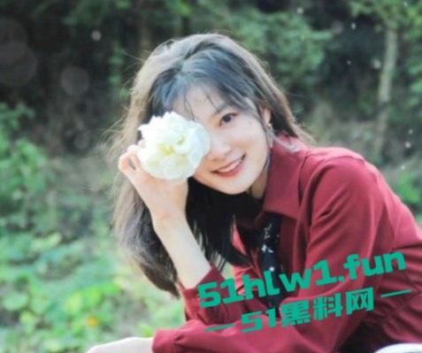 已婚老板带眼镜秘书出差,酒店运动操到天亮,工作和爽两不误,大战一夜工作和操逼同步进行!-9