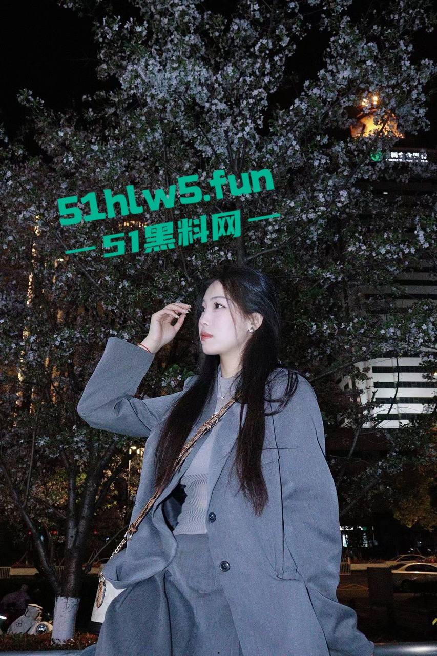 上海交通大学【赵若菲】极品身材大二学生妹,金主爸爸包养翘起美臀上位骑乘,性爱视频流出。-4