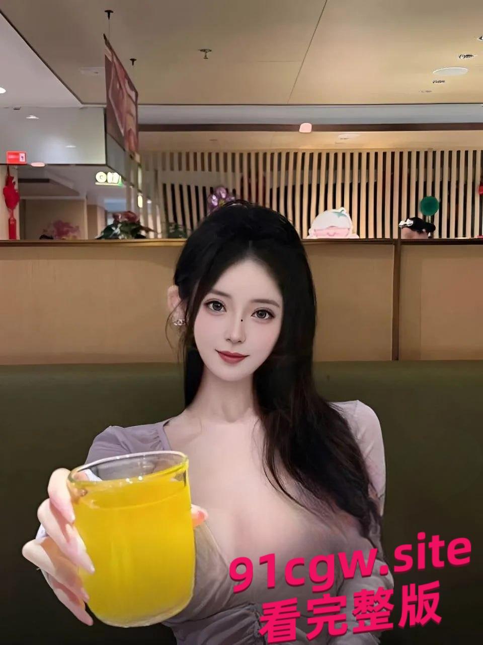 主播直播俯卧撑露奶给家人们看，奶子是真的大#巨乳#骚婊子#直播