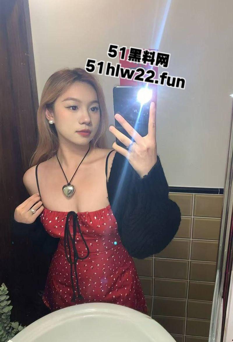 哈尔滨师范大学研究生【陈莹丽】高颜值完美身材御姐，背着男友偷情做爱打桩视频曝光。