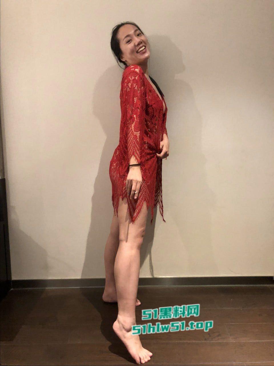 反差婊良家少妇【王素洁】大奶肥臀极品人妻约炮当母狗，情人曝光性爱艳照视频！