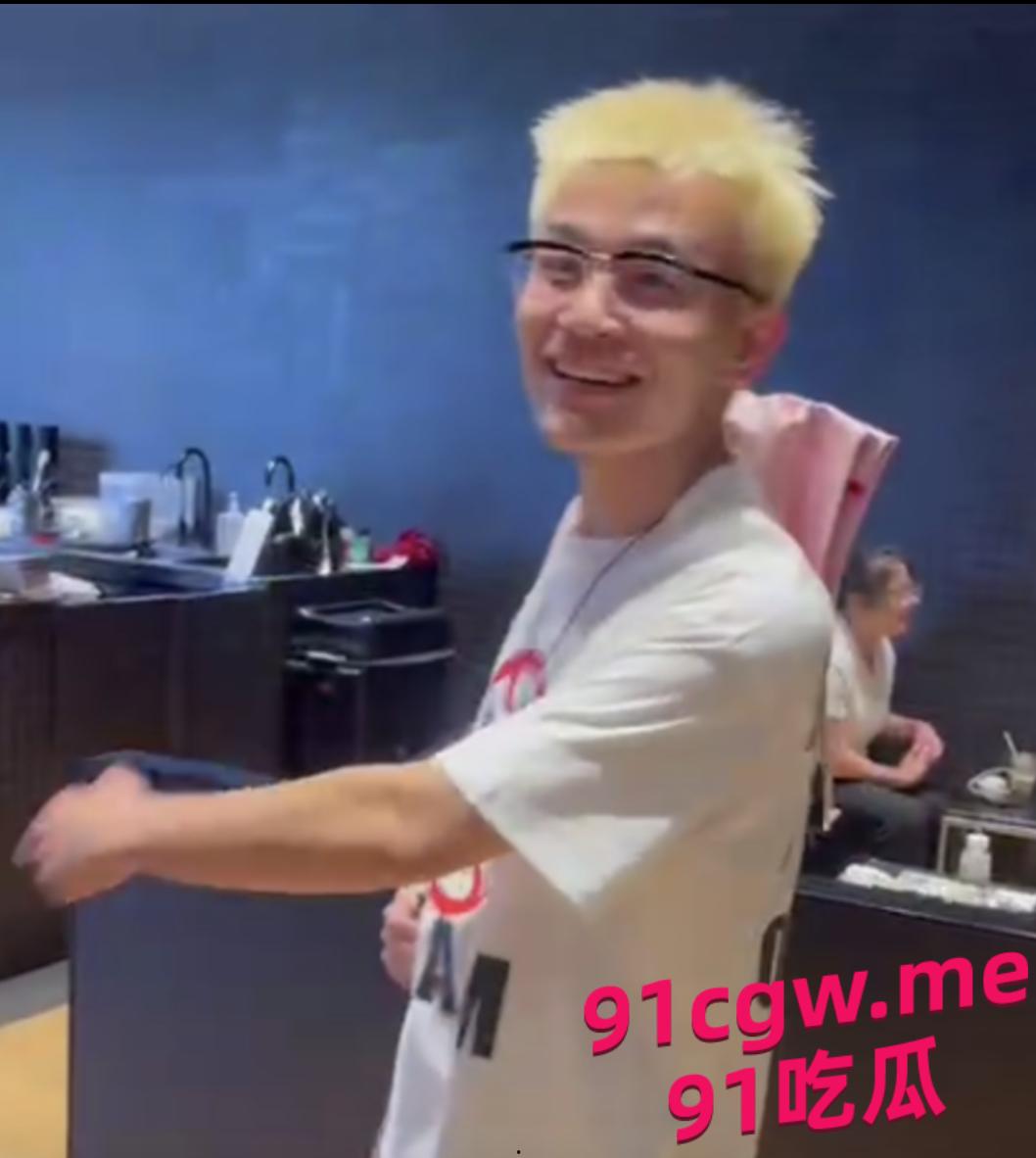 网红周二磊热瓜来了 男主评论区全是卖片哥 6部不雅视频合集