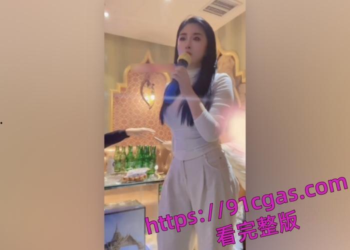 高颜值极品母女双飞共侍一夫的那种画面感背德反差感爆表，不看必后悔！