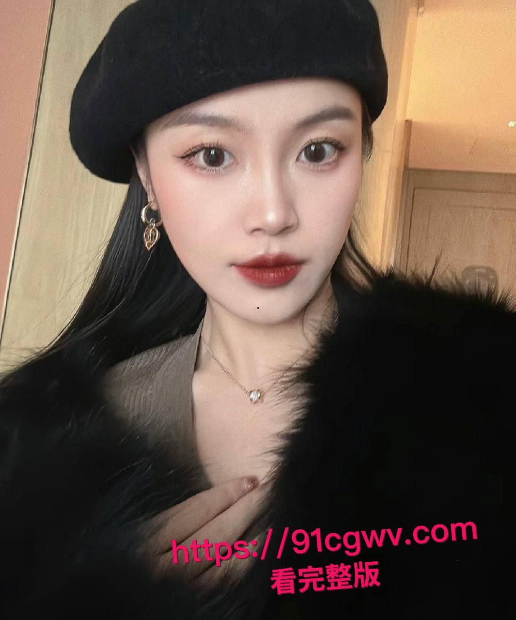 上海艺术学院艺术系大二生章子菲的淫荡真面目：跪舔大鸡巴口水直流，后入骚穴淫叫连连，分手后性爱视频被渣男曝光