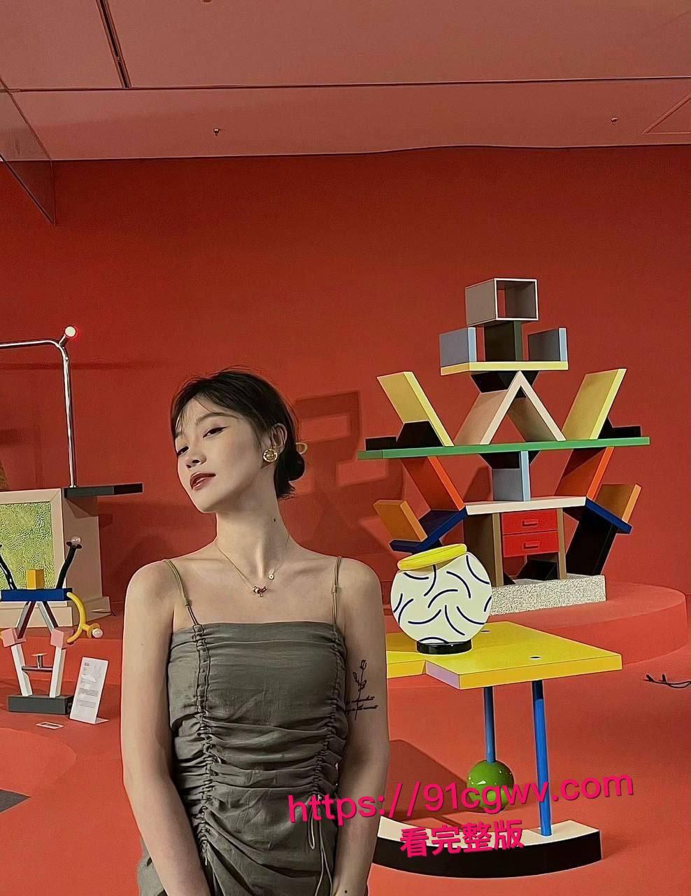 上海艺术学院艺术系大二生章子菲的淫荡真面目：跪舔大鸡巴口水直流，后入骚穴淫叫连连，分手后性爱视频被渣男曝光