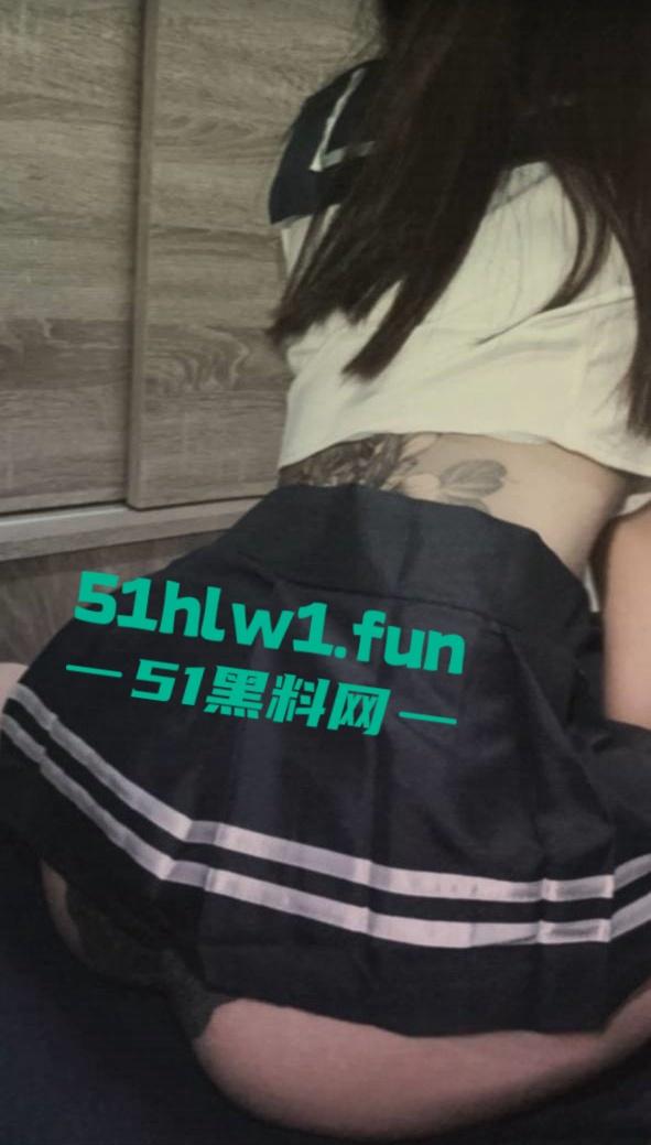 约炮大神投稿自己21岁极品纹身母狗【卢欣柔】年纪轻轻会的不少，各种姿势任猛男持续输出-18