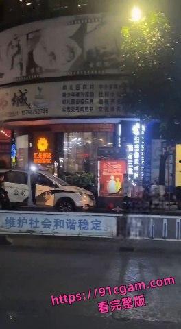 广西容县一男子在路上持刀行凶 还砍伤一名辅警-7