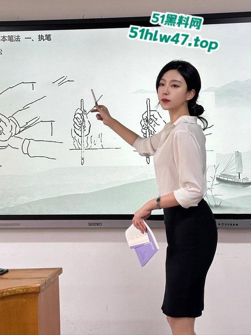 艺术书法系【黎老师】白天是知性气质女教师,晚上穿上女仆吃鸡吧挨操,这反差程度真无人能敌了吧?-11