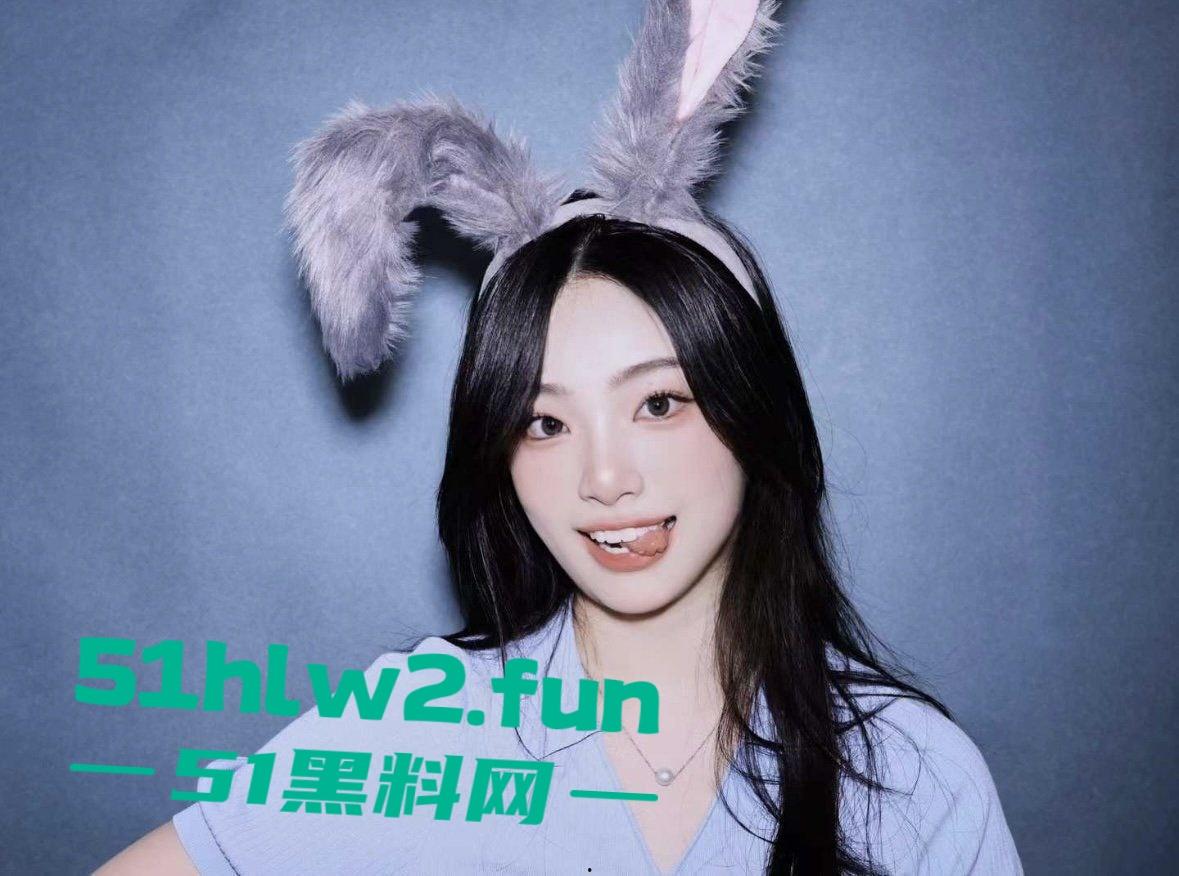 高颜值长腿学生妹，为了钱下海做伴游成金主大叔包养的金丝雀，白天仙气飘飘晚上变身母狗，忘我吃鸡骚气四溢。-4