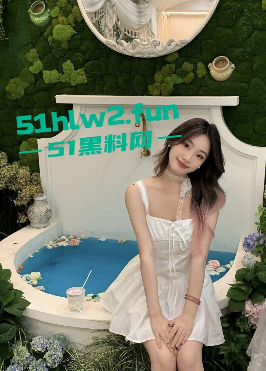 高颜值长腿学生妹，为了钱下海做伴游成金主大叔包养的金丝雀，白天仙气飘飘晚上变身母狗，忘我吃鸡骚气四溢。-5