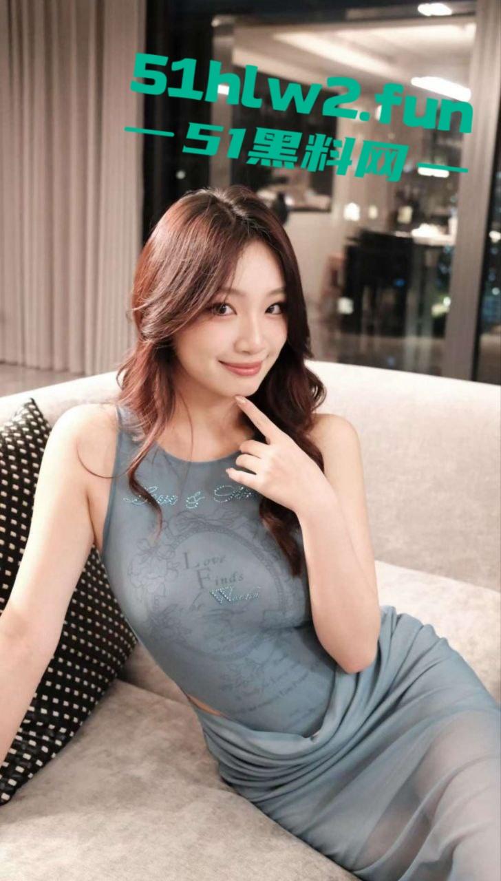 高颜值长腿学生妹，为了钱下海做伴游成金主大叔包养的金丝雀，白天仙气飘飘晚上变身母狗，忘我吃鸡骚气四溢。-6