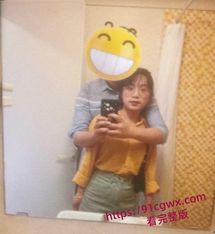 98年的高质量极品女大学生跟男友在家偷尝禁果后一发不可收拾-3