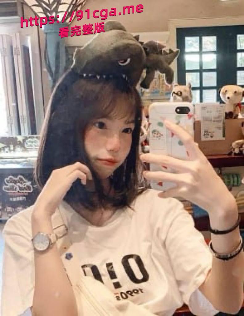 能仁技校女孩“薛美丽”,与男友赤裸缠绵,只见她和男友在家中赤裸缠绵自拍男友发给别人看被曝光-1