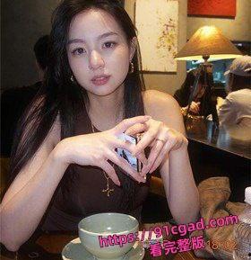 26w粉丝网红 Helen何美仪和金主约炮视频流出,制服诱惑露脸实锤,爽到高潮表情真淫荡!-1