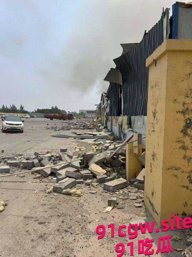 山东高密一杀虫剂化工厂发生大爆炸 现场浓烟滚滚遮天蔽日!-7
