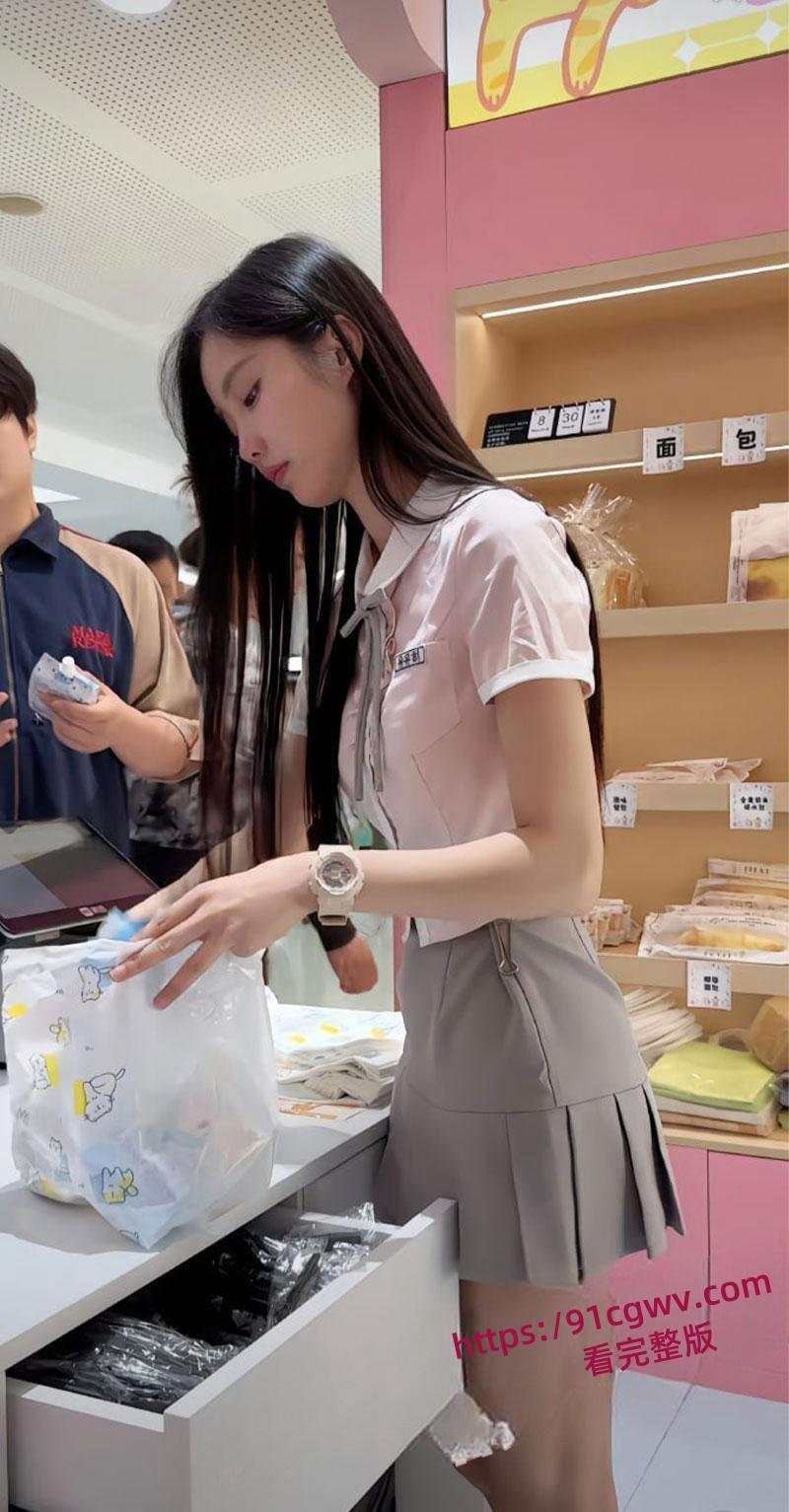 约炮好利来极品店员 颜值在线还可以体验制服诱惑 空姐不一定在飞机上 也有可能在好利来哦!-5