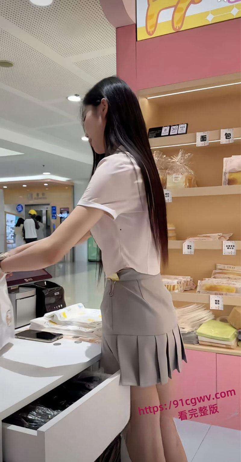 约炮好利来极品店员 颜值在线还可以体验制服诱惑 空姐不一定在飞机上 也有可能在好利来哦!-6