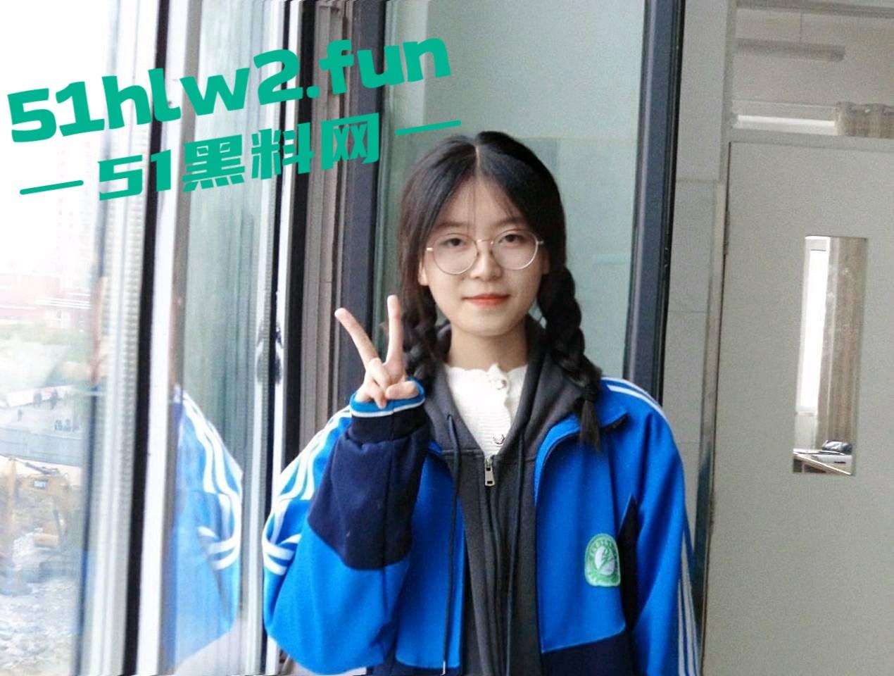 石家庄大一骚气满满的【郑洁】学妹，酒店被黄毛爆操，黄色小内裤惹人爱，一边打电话一边叫！-2