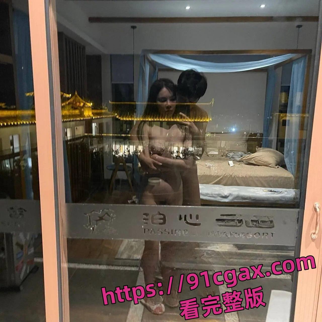 抖音小网红酒店私会金主流出！少妇网红大长腿骑金主，后入撅臀超骚！-6